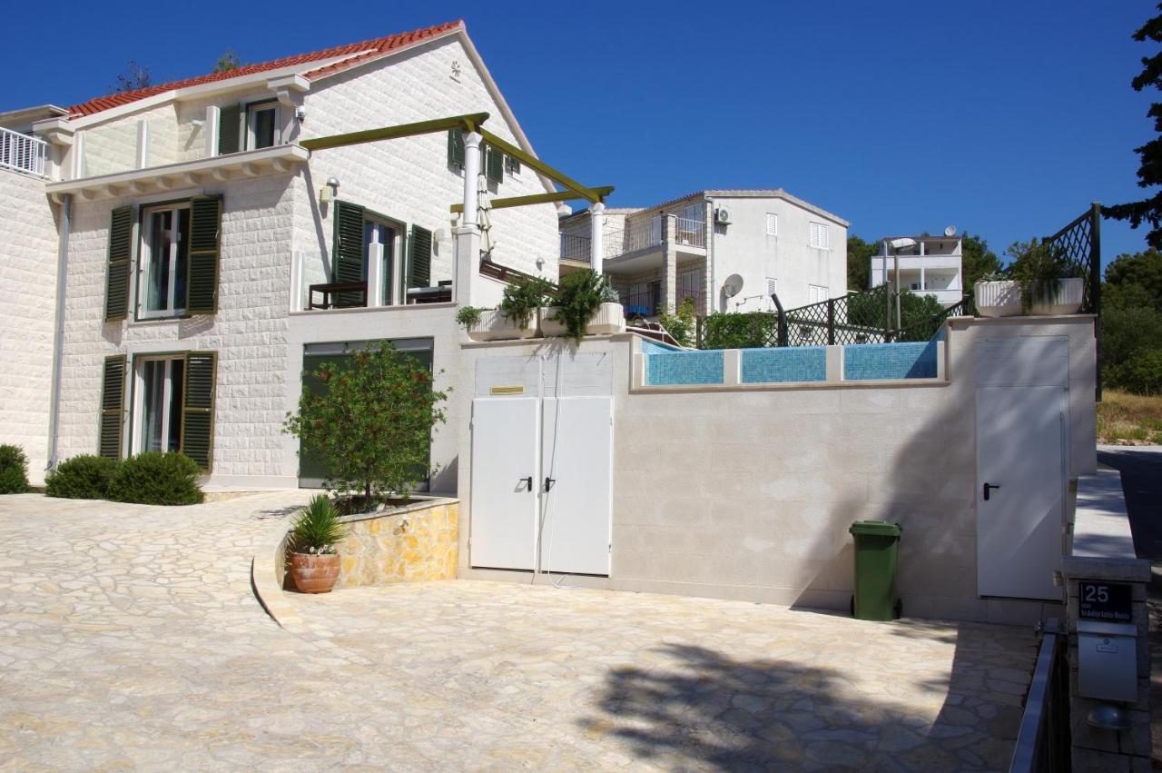 Holiday Home Nevista Sumartin Exterior foto